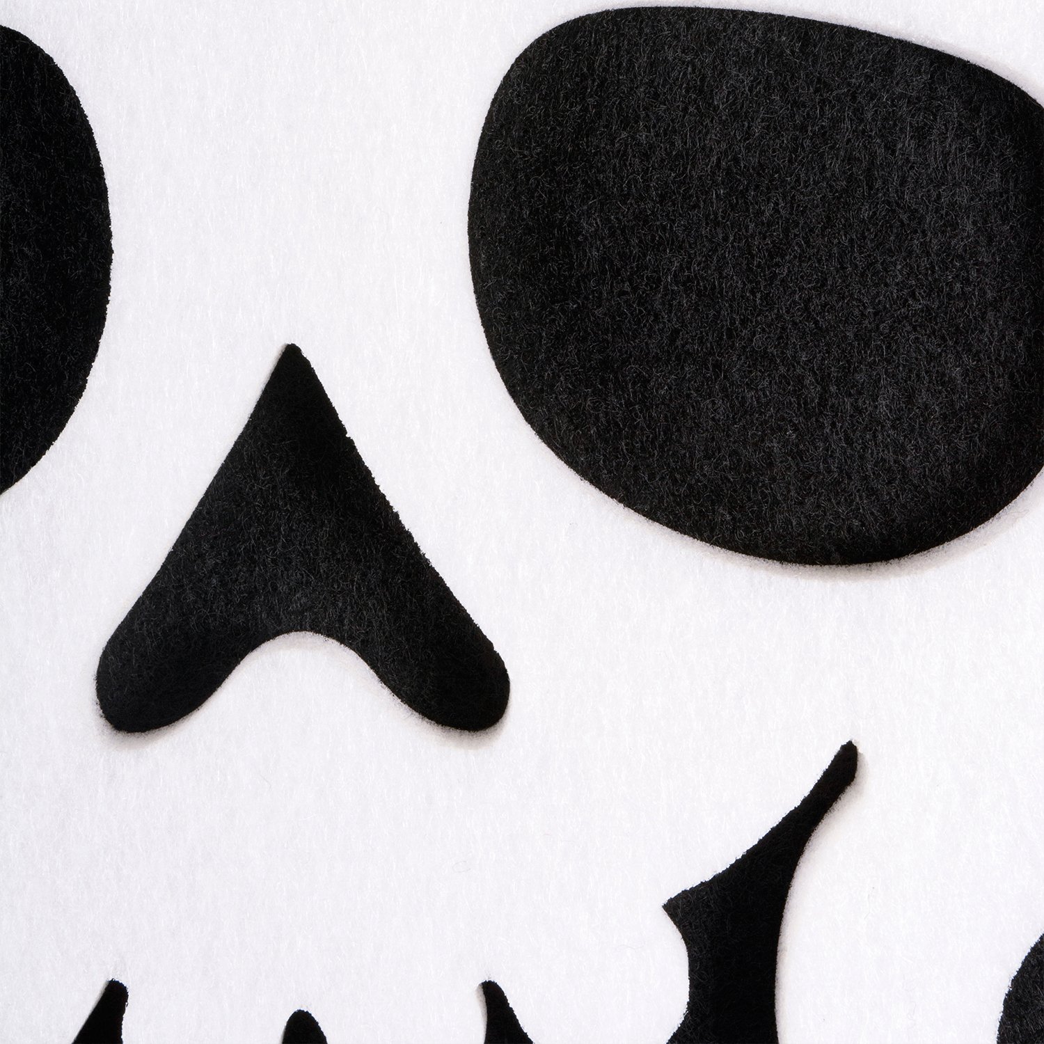 DII Fall Home & Party Décor Spooky Halloween Decorations Indoor & Front Porch, Hanging Foam Set, Skulls & Crossbones, 2 Piece - Image 3