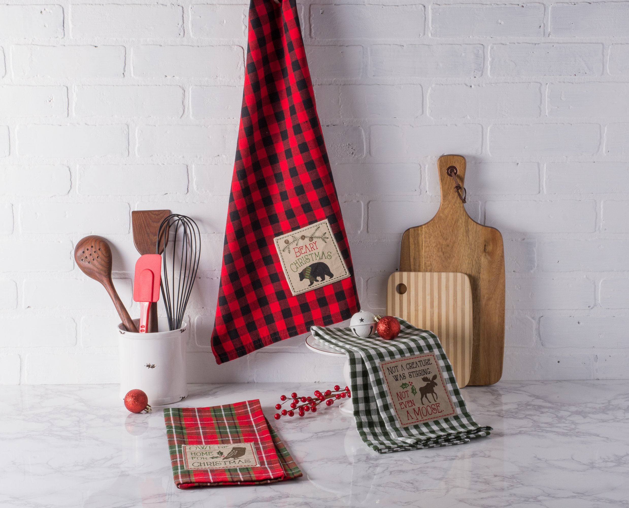 DII Holiday Kitchen Towels Embroidered Dish Towel Set, 18x28, Cabin Christmas, 3 Piece - Image 4